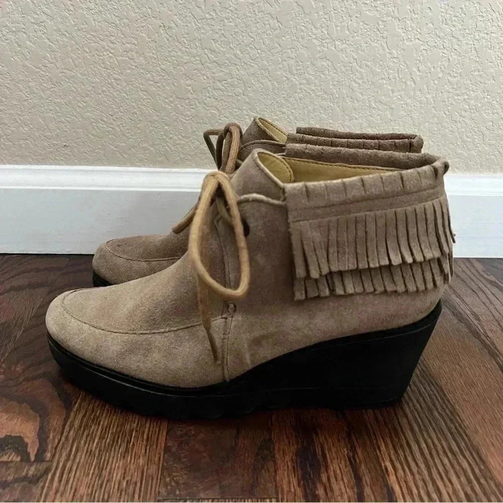 Bussola Leeds Suede Tan Layered Fringe Lace Up Wedge Ankle Bootie Shoes 6.5, 37.